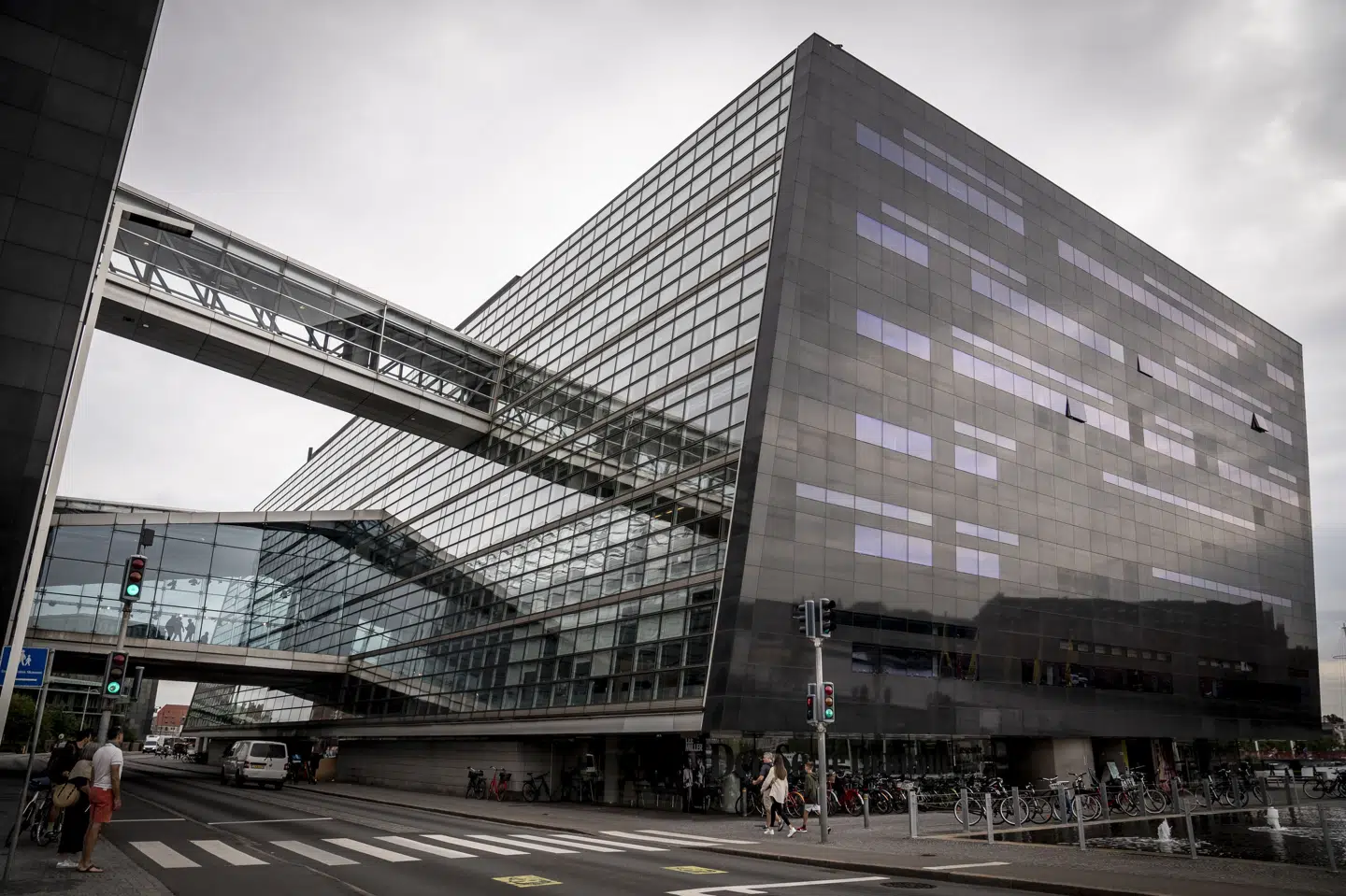 Medarbejdere på Det Kongelige Bibliotek i København har klippet og metadataregistreret hundredtusindvis af radioudsendelser fra DR, så de kan søges frem og afspilles i bibliotekets DR-arkiv. (Arkivfoto).