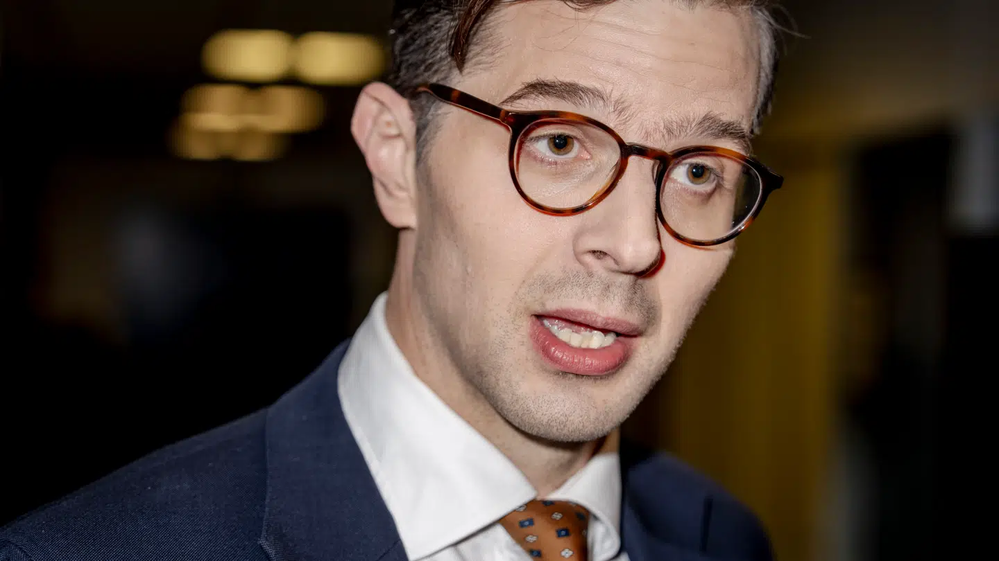 Alex Vanopslagh (LA) melder sig i koret af kritikere af Statsminister Mette Frederiksen (S) efter nye oplysninger er kommet frem i SMS-sagen.