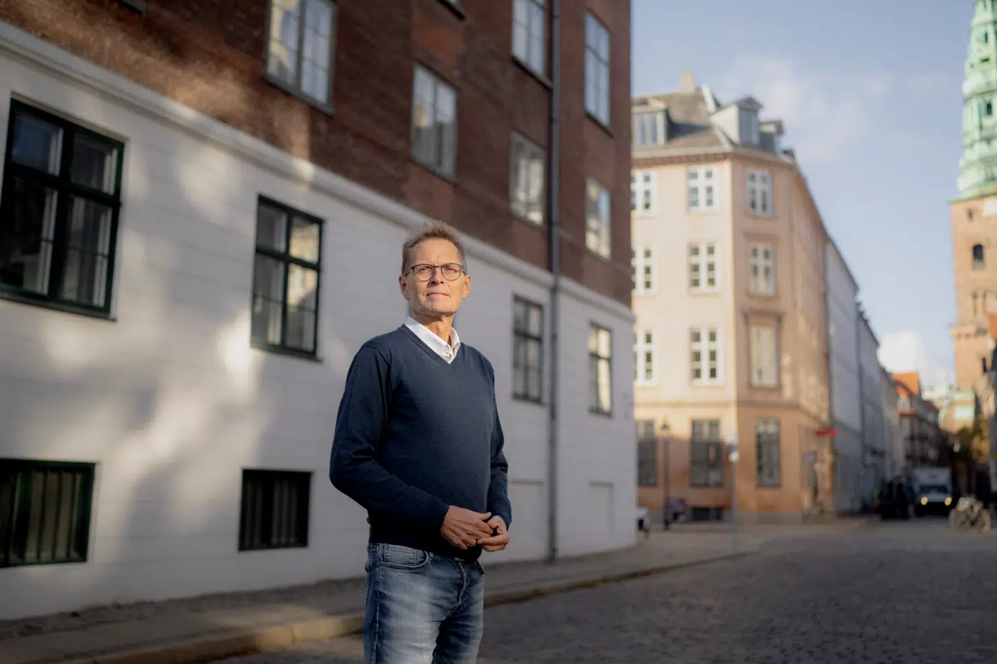 Det har været et vildt år på bilmarkedet, mener journalist Povl Dengsøe, som også ser store forandringer på vej i 2026.