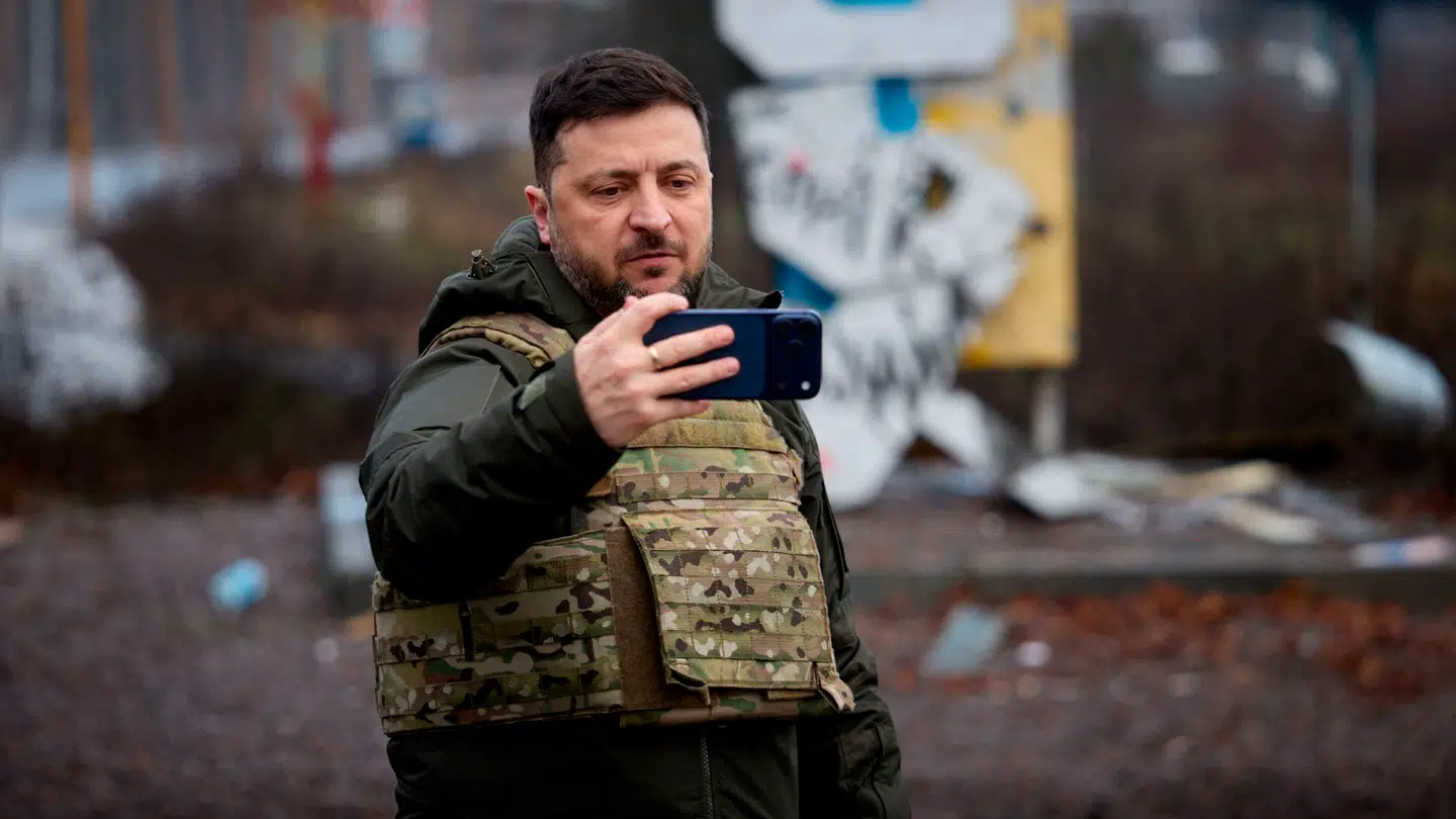 Volodymyr Zelenskyj i Kupjansk fredag.