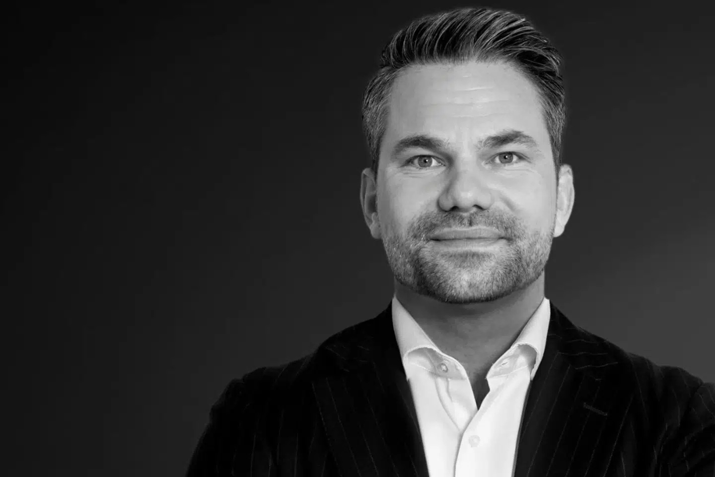 Nicolai Hyllen startede med at filme videoer til blandt andet TikTok i 2022. I dag har han over 22.000 følgere på TikTok og Instagram, og videoerne får flere hundrede tusinde visninger.