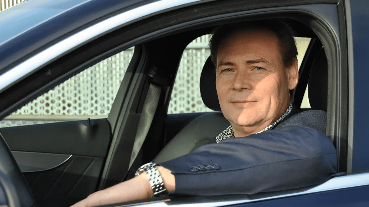 Jørgen Gamborg, der er direktør i Dansk Bilforhandler Union, mener at de stigende grønne ejerafgifter er en udfordring for økonomisk pressede danskere.