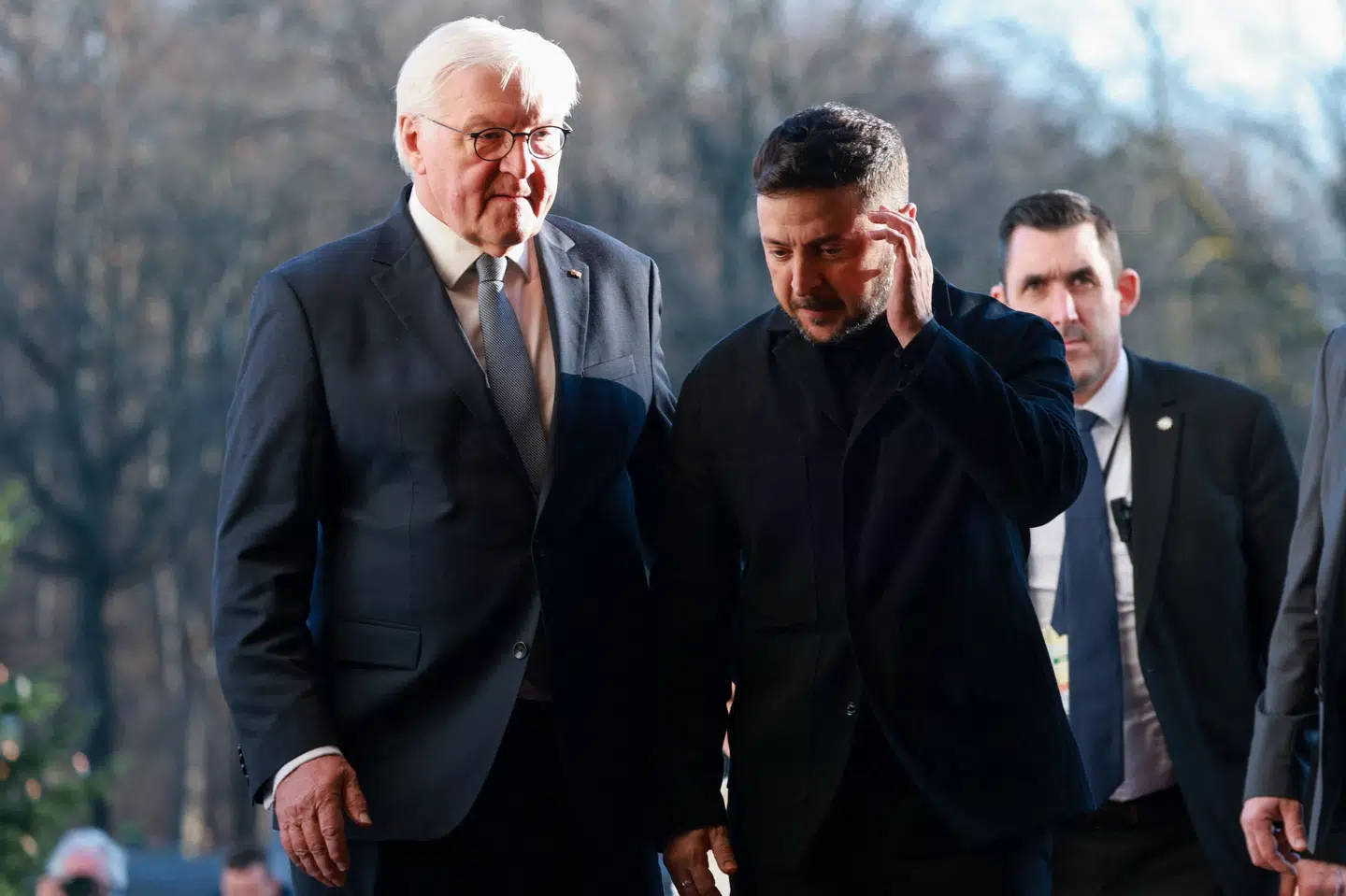 Den tyske præsident, Frank-Walter Steinmeier, byder ukrainske Volodymyr Zelenskyj velkommen ved Schloss Bellevue i Berlin.
