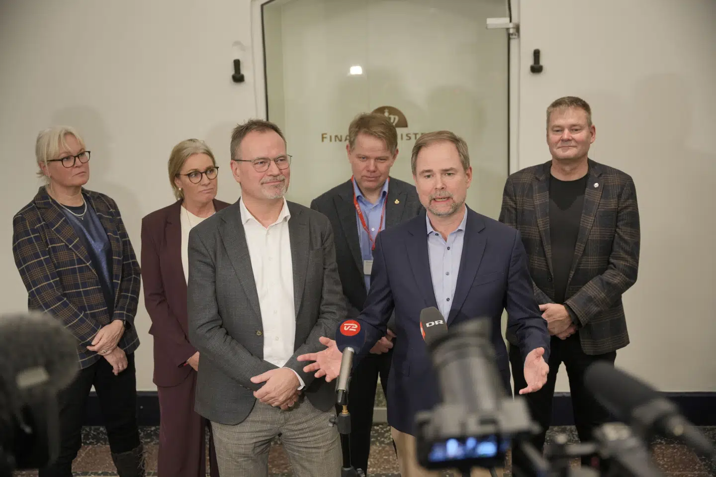 Finansminister Nicolai Wammen (S) og CFU-formand Gordon Ørskov Madsen holder doorstep efter sættemøde om OK26 i Finansministeriet.