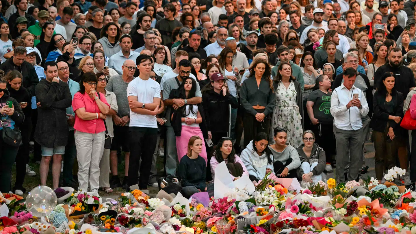 Australiere sørger over terrorangrebet i Sydney. Alle i den pro-palæstinensiske bevægelse bør til gengæld gå i gang med noget selvransagelse. Det mener B.T.s debatredaktør, Joachim B. Olsen.