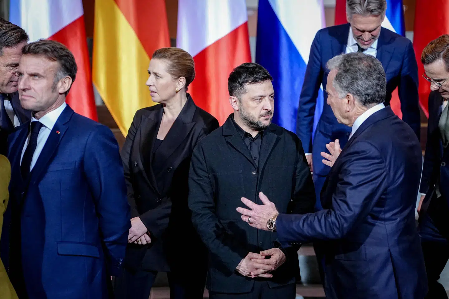 Europæiske ledere stiller op til fælles billede med Ukraines præsident, Volodymyr Zelenskyj, mandag aften.