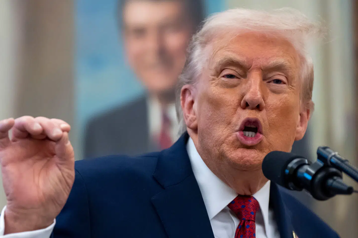 Mandag har USA's præsident, Donald Trump, i Det Ovale Værelse i Det Hvide Hus udtalt sig til journalister om søgsmål mod BBC.