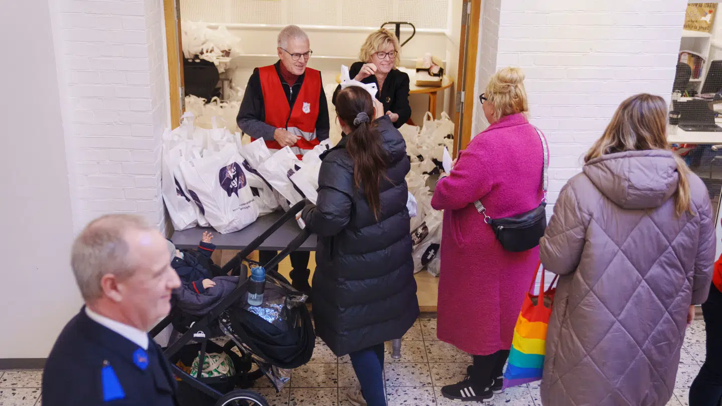 Arkivfoto fra Frelsens hærs uddeling af julehjælp i 2023.