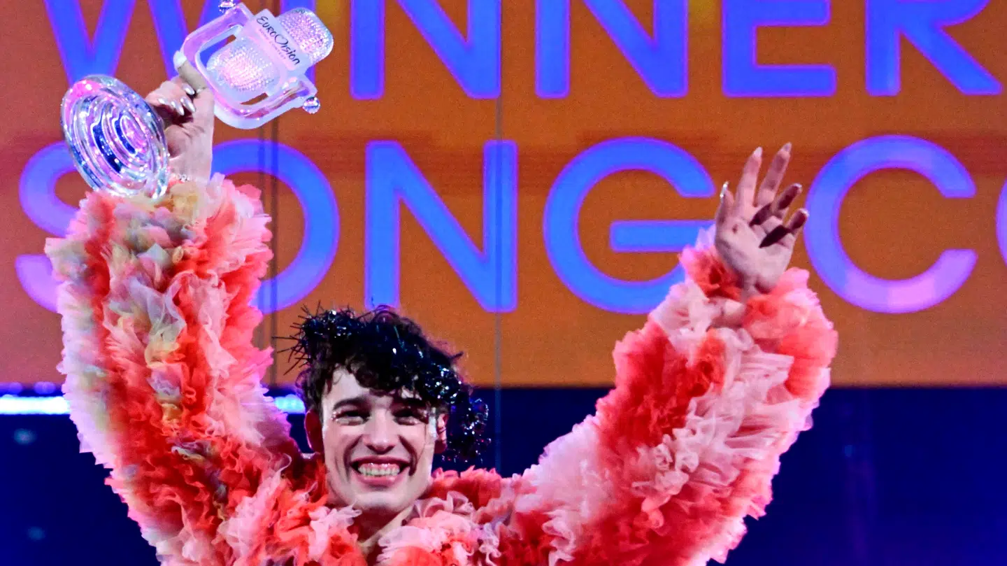 Sidste års Eurovision-vinder Nemo har valgt at returnere sit trofæ, i protest mod Israels deltagelse. Ifølge en ekspert er der tegn på krise i organisationen.