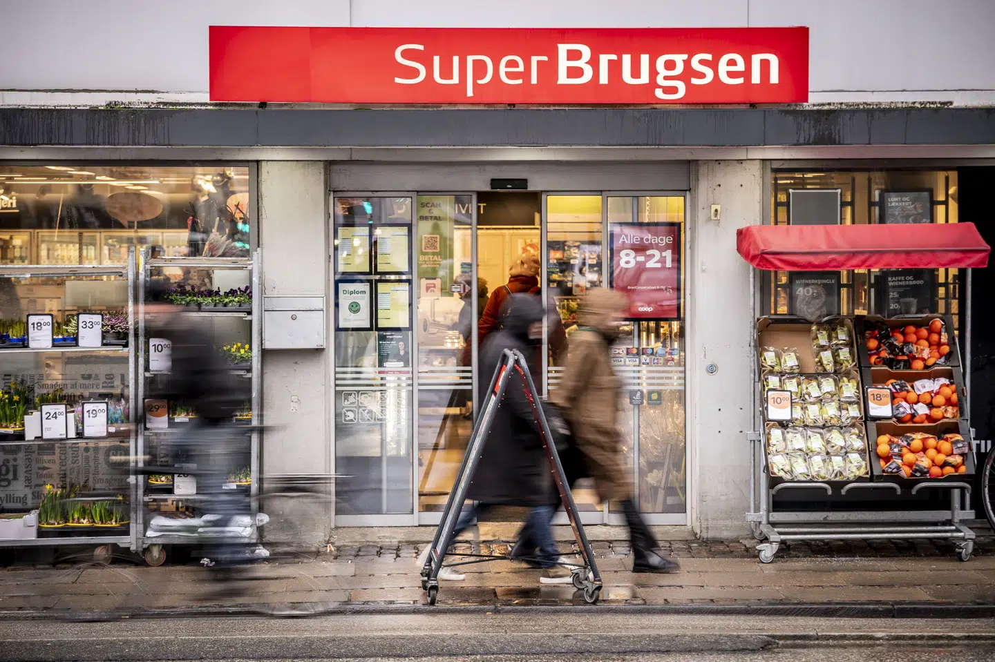 Coop, som driver blandt andet SuperBrugsen-butikkerne, havde tirsdag morgen udfordringer med betalinger i butikker landet over. (Arkivfoto).