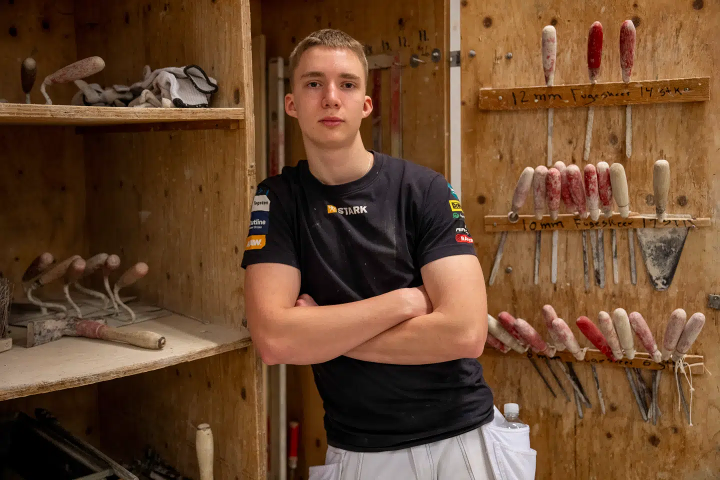 Kasper Vedby Andersen er 17 år og fra Albertslund. Han er ved at uddanne sig til murer. Dermed går han en anden vej end flertallet i København og Nordsjælland.