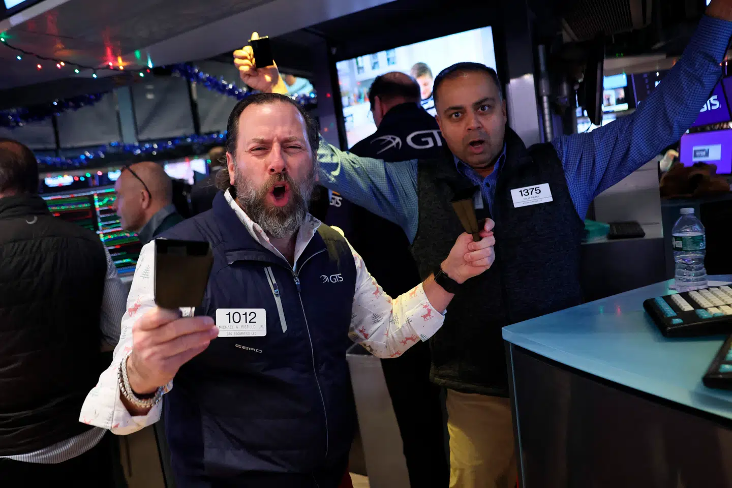 Det er, som om investorerne på den ene side er frygteligt bange for en ai-boble, men samtidig ikke tør smide optimismen væk.