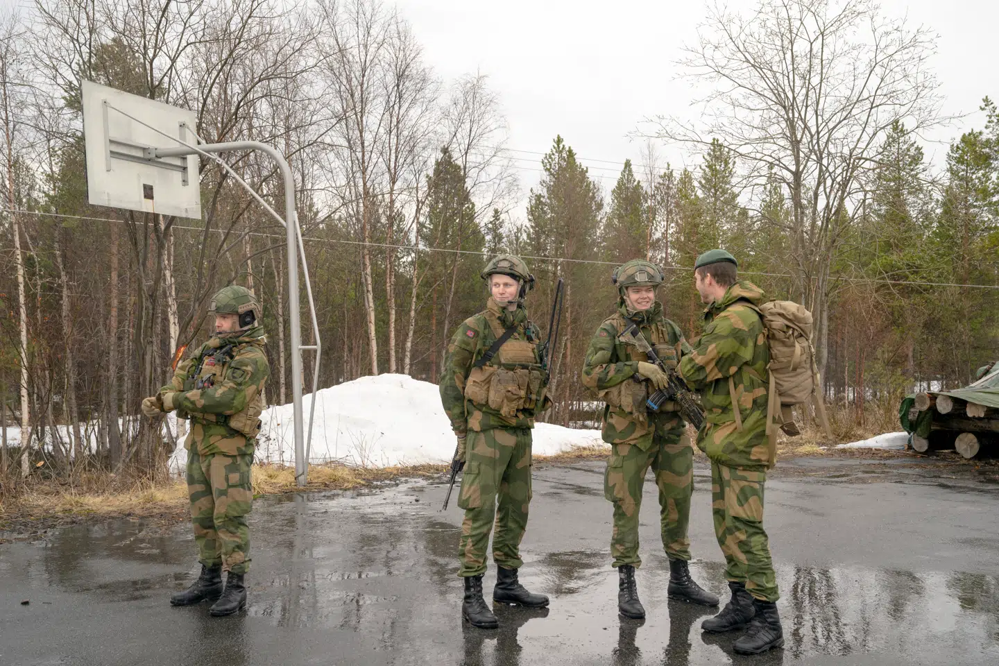 Få kilometer fra den russiske grænse i Nordnorge fører E105-motorvejen mod en bro nær Rusland. Den skal fremover kunne sprænges i luften ved et enkelt tryk.