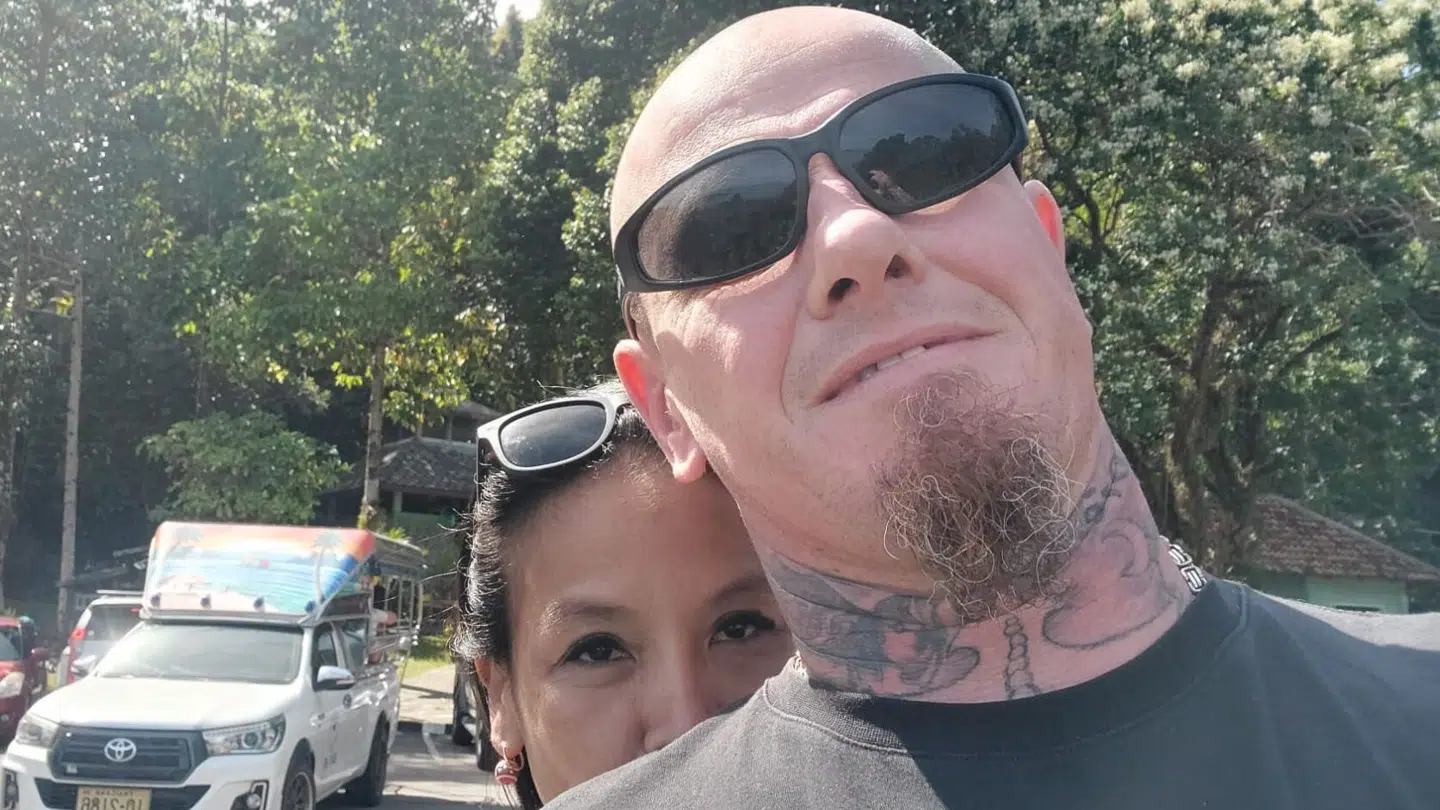 Peter Greve og hans thailandske veninde.