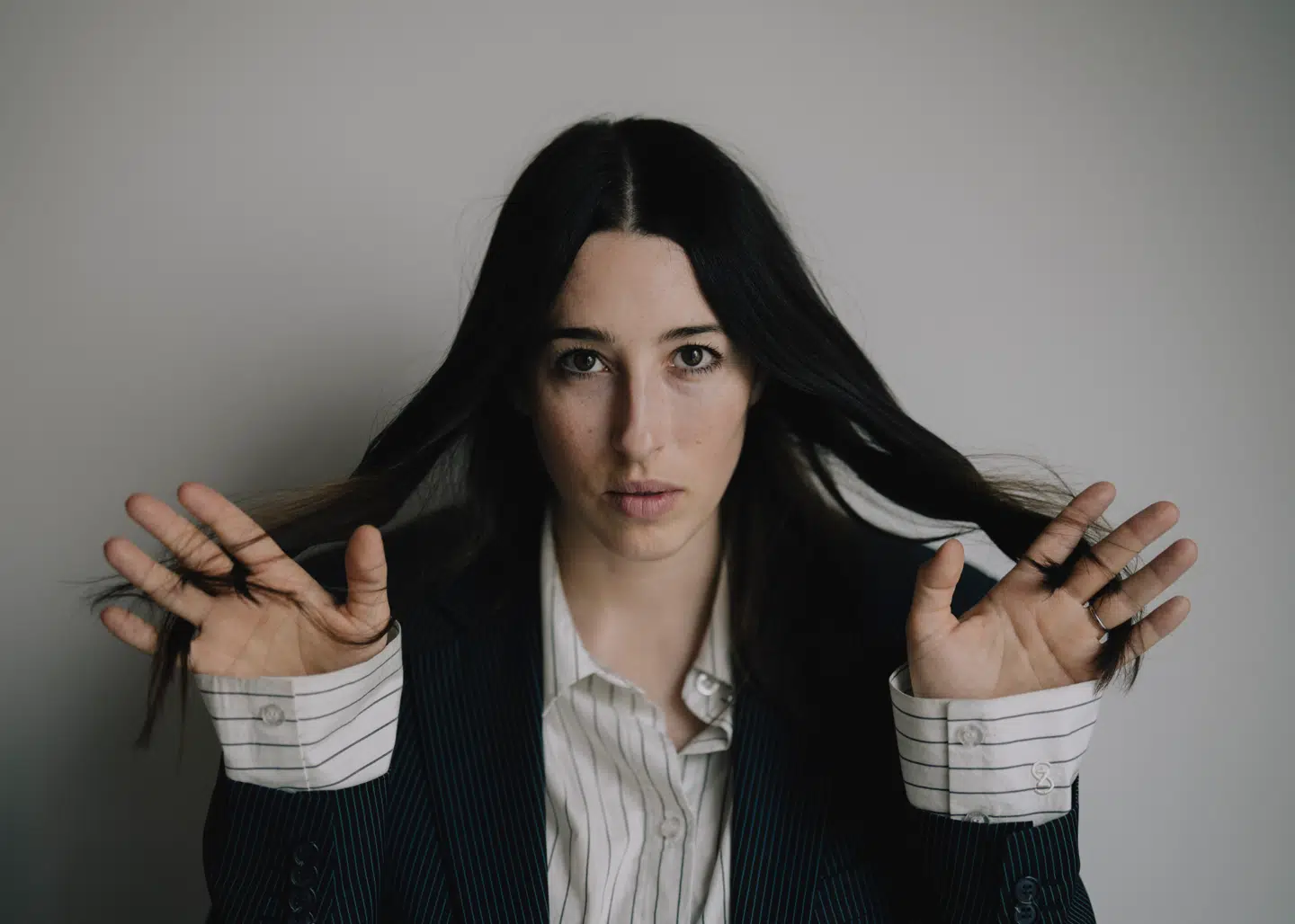 Drew Sycamore vidste allerede som helt lille, at hun skulle være popstjerne. Men hun havde en stor frygt i sig, som holdt hende tilbage i årevis. En frygt, som hun har sluppet mere og mere.