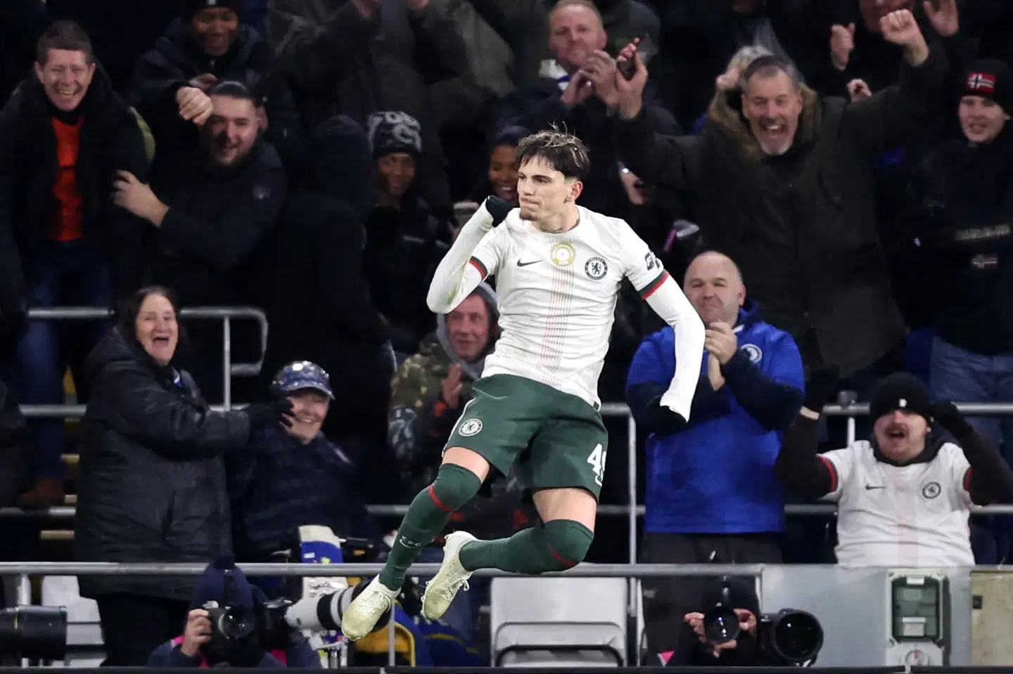 Alejandro Garnacho fejrer sin 3-1-scoring for Chelsea i kampen mod Cardiff.