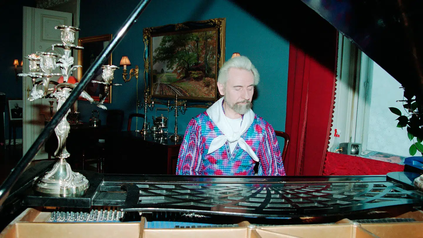 Marcel de Sade – eller Jørgen Vase Schmidt – i sin overdådige lejlighed på Frederiksberg i 1993.