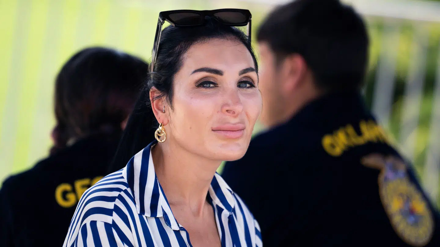 Højrefløjsinfluenceren Laura Loomer skal giftes - hvornår, ved hun ikke endnu.
