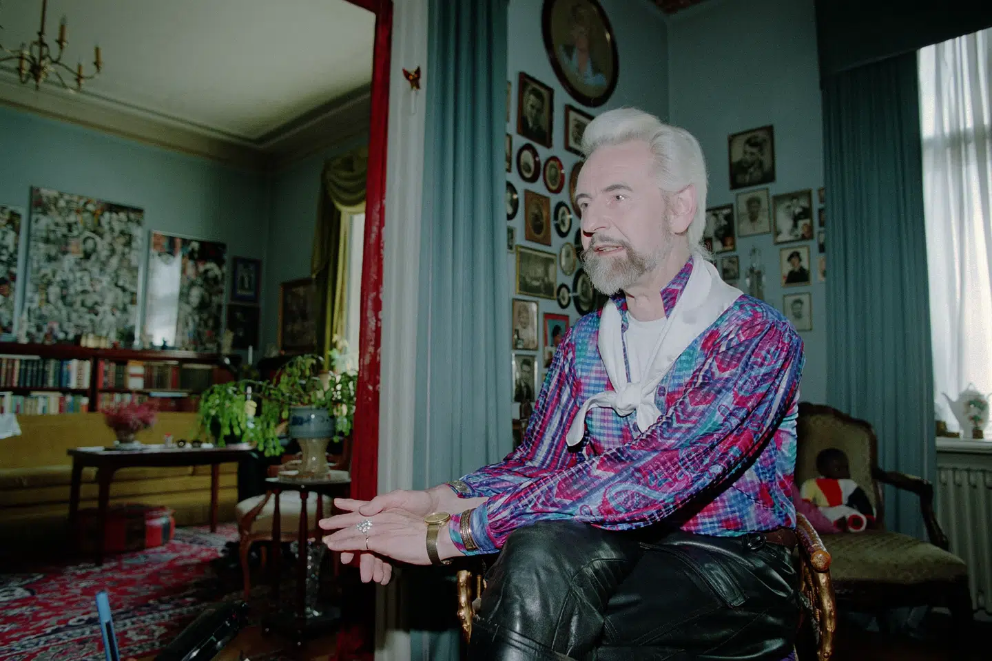 Marcel de Sade - med det borgerlige navn Jørgen Vase Schmidt - i sin lejlighed på Frederiksberg i 1993. (Arkivfoto).