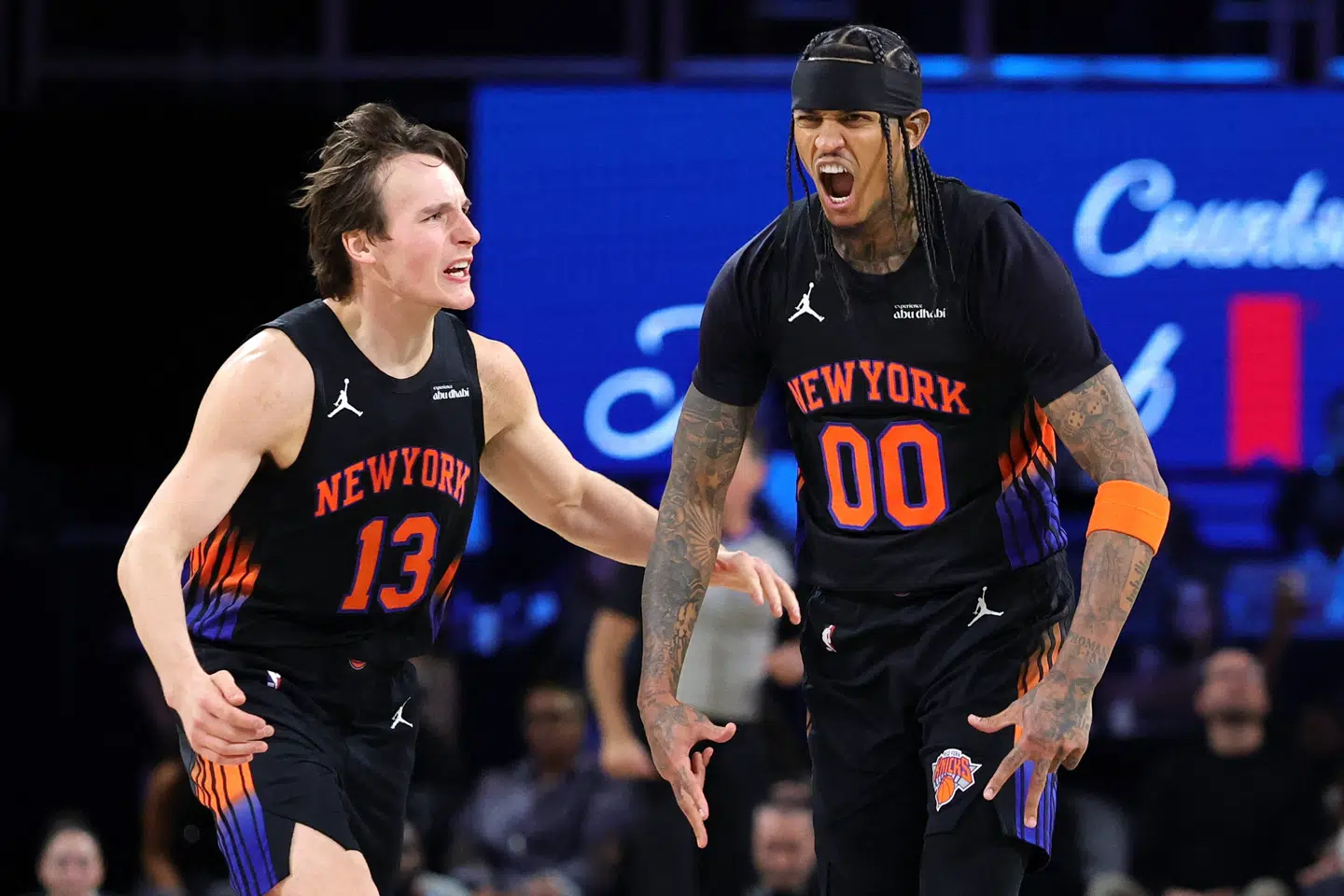 New York Knicks-spillerne Jordan Clarkson (til højre) og Tyler Kolek var med henholdsvis 15 og 14 point med til at slå San Antonio Spurs og vinde NBA Cup natten til onsdag dansk tid.