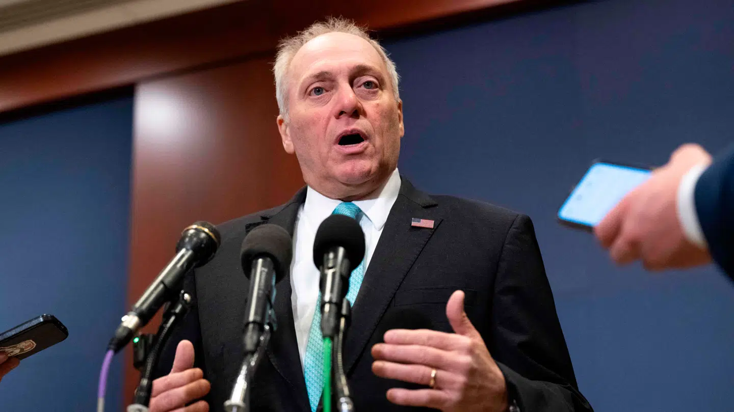 Republikanske Steve Scalise er sammen med en lang række partisoldater ude og forsvare stabschefen.