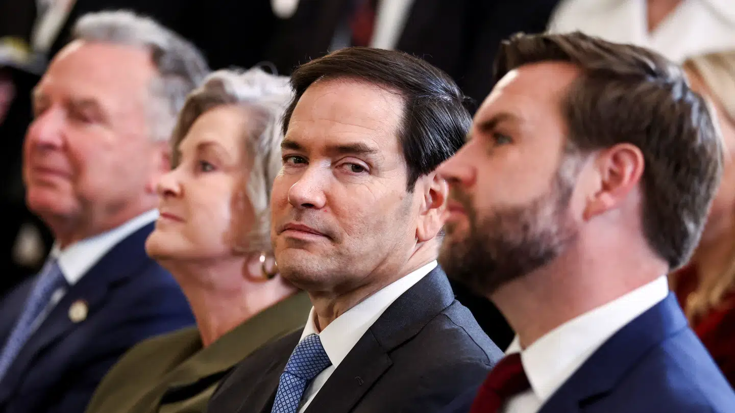 Den amerikanske udenrigsminister, Marco Rubio, flankeret af Trumps stabschef Susie Wiles og vicepræsident J.D. Vance.