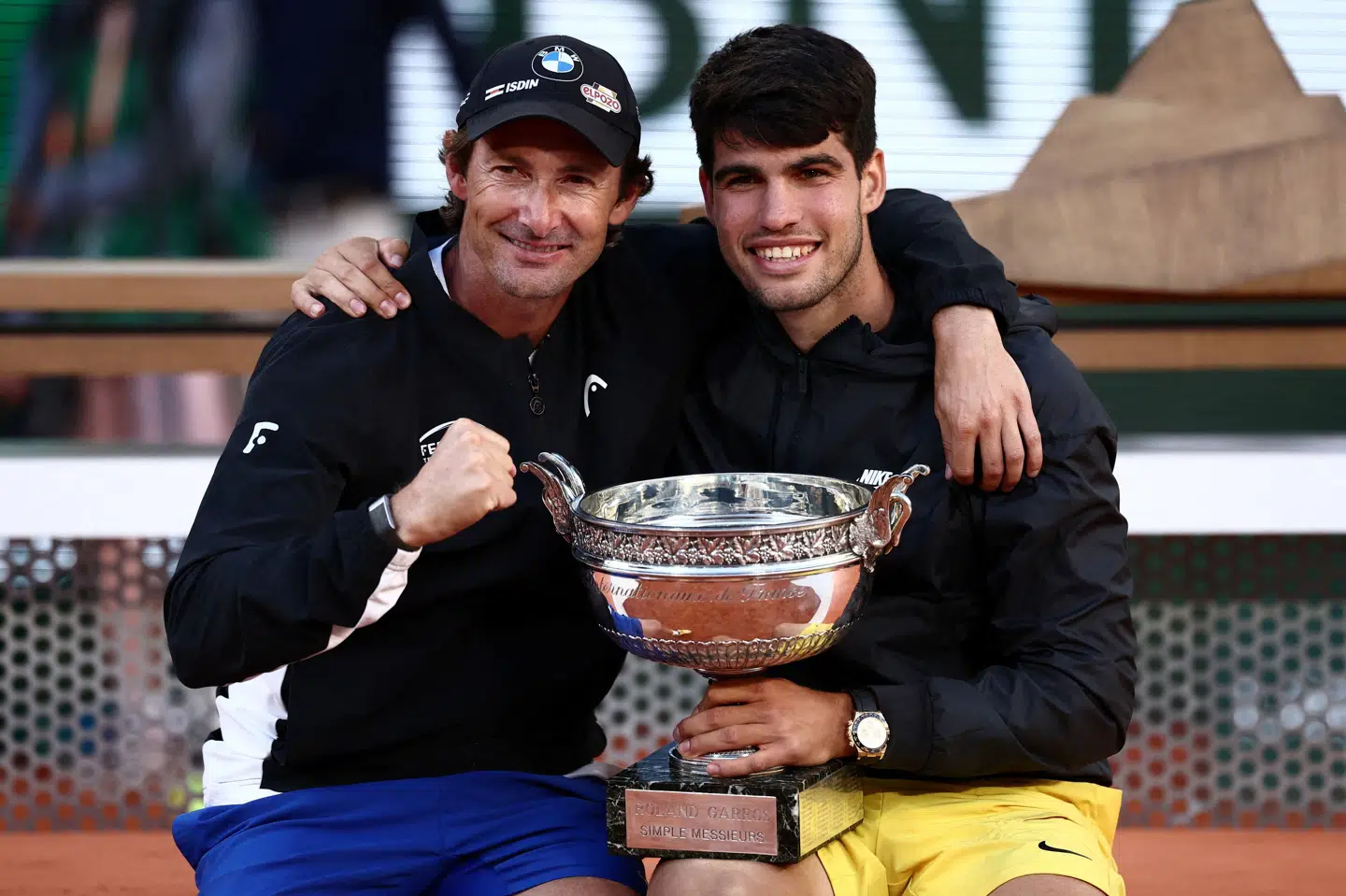 Carlos Alcaraz vandt seks grand slam-titler med Juan Carlos Ferrero som træner. Her ses de efter triumfen i French Open i foråret. (Arkivfoto).