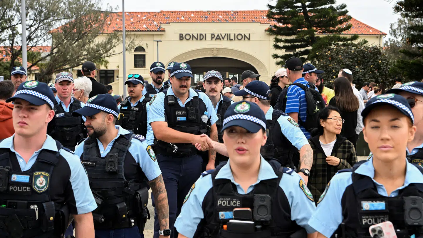 Det var helt almindelige politibetjente, som fik neutraliseret de to terrorister ved Bondi Beach i Sydney.