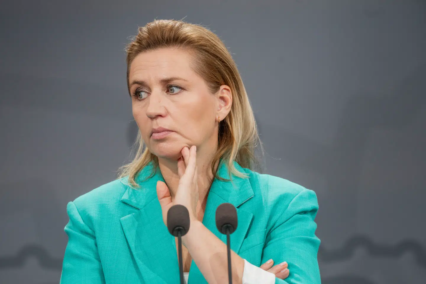 Statsminister Mette Frederiksen (S) har lovet en økonomisk plan i starten af det nye år, og hun lover gaver til kommende pensionister.