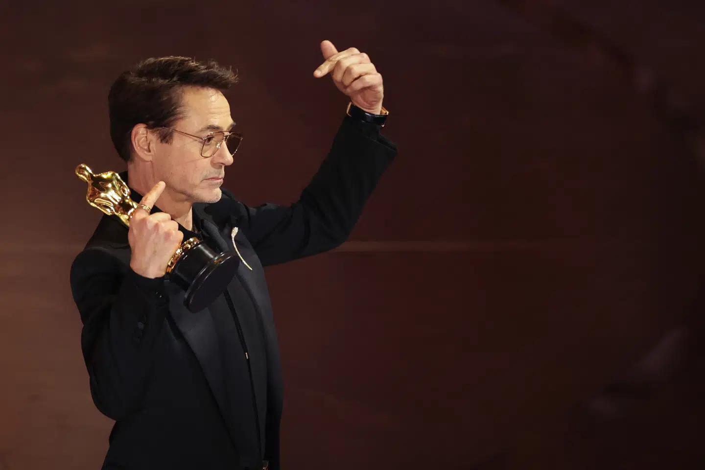 YouTube har fået eksklusive senderettigheder til Oscar-uddelingen fra 2029 til 2033. Her ses Robert Downey Jr. som vandt en statuette sidste år.