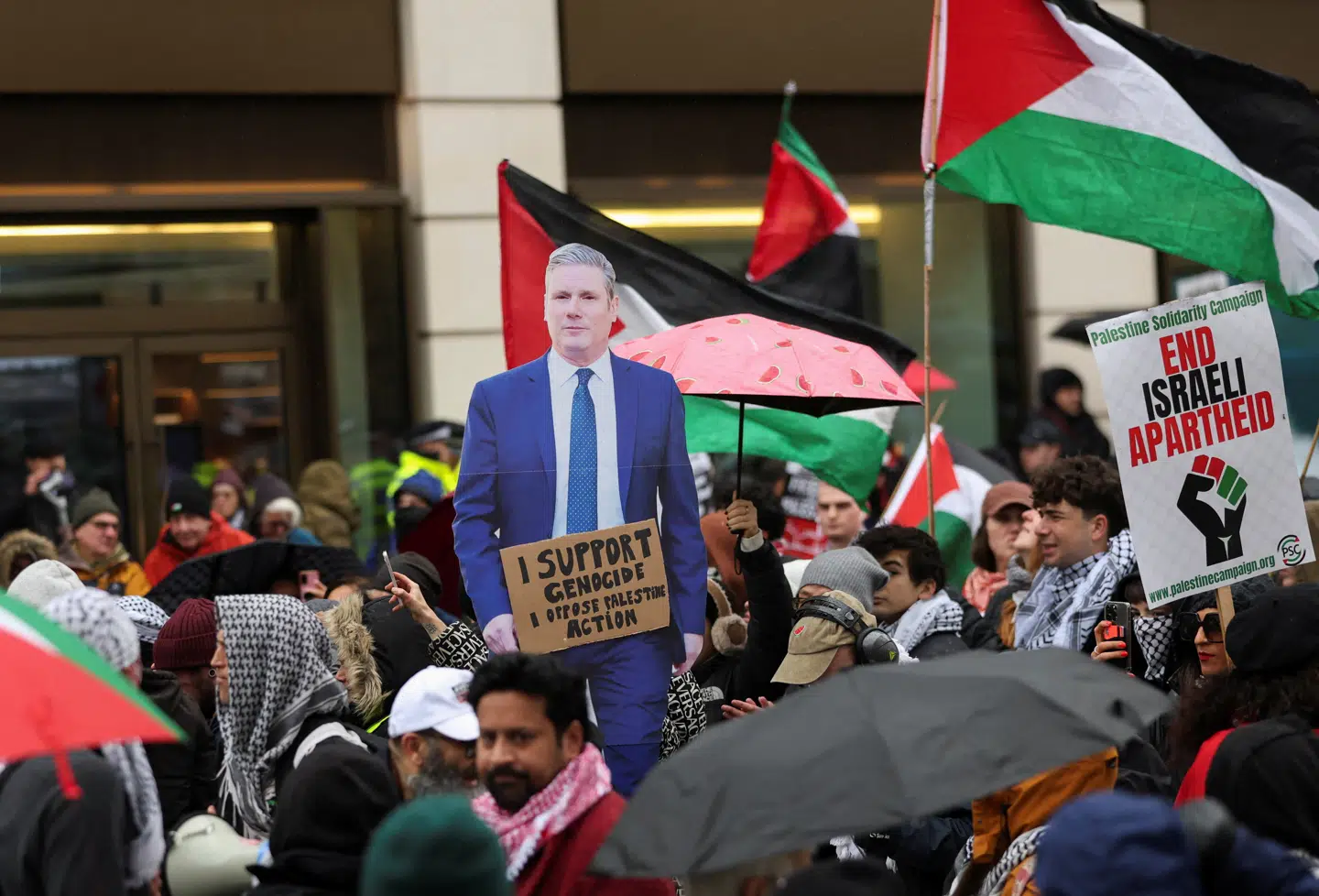 Der pågår talrige store propalæstinensiske demonstrationer i Storbritannien. Snart skal politiet kunne bryde ind ved visse tilråb, bebuder politichefer.