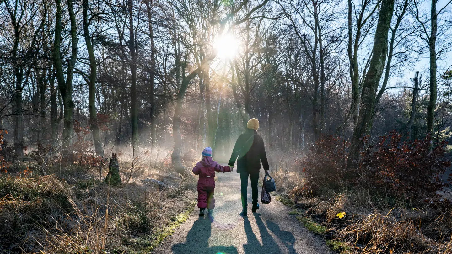 Skal du nyde solen, er det om at komme tidligt i tøjet.