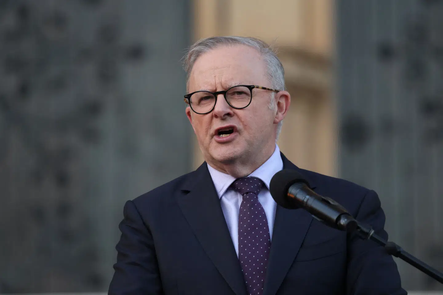 Australiens premierminister, Anthony Albanese, varsler torsdag reformer, der skal bekæmpe hadtale og vold. Onsdag deltog han i en mindehøjtidelighed for de dræbte i Sydney. (Arkivfoto).