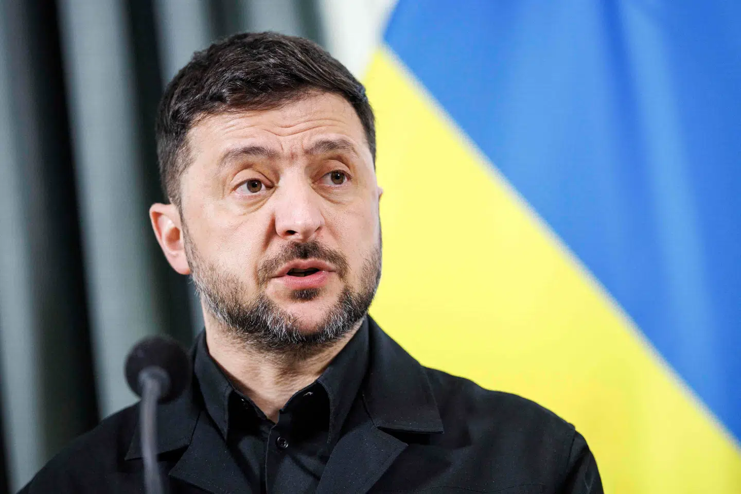 Her ses den ukrainske præsident, Volodymyr Zelenskyj, under et møde i Haag den 16. december.