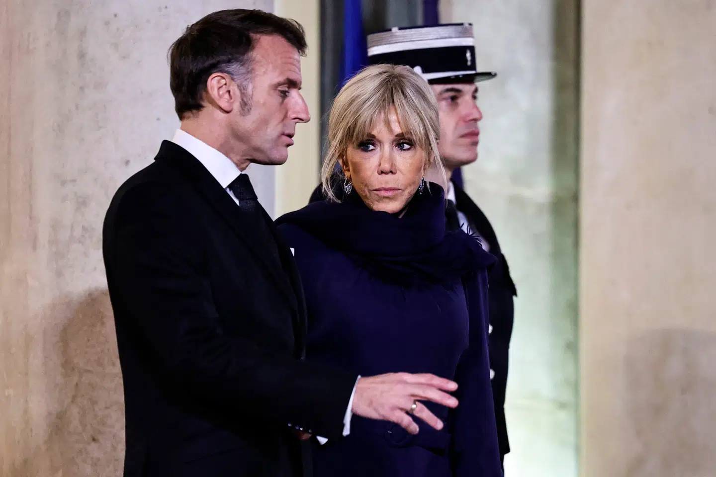 Emmanuel Macron og Brigitte Macron ses her sammen den 8. december.