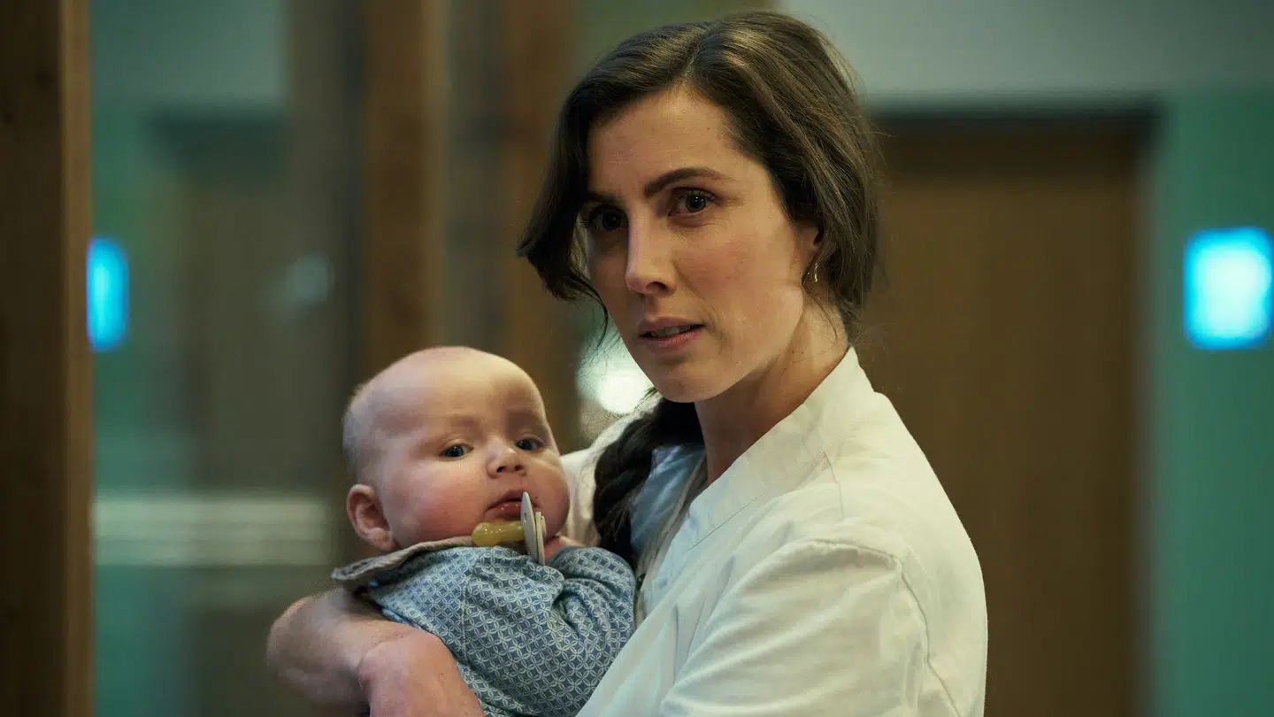 Skuespiller Katrine Greis-Rosenthal spiller børnelægen Pernille.