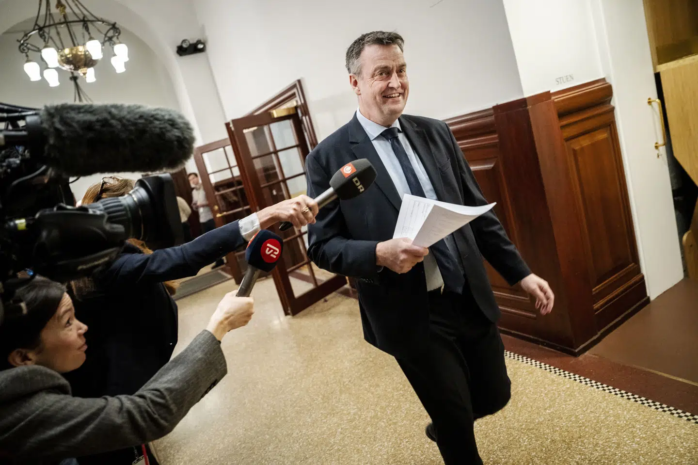 Socialdemokratiets gruppeformand Leif Lahn Jensen (S) vil gerne ændre reglerne for folketingsmedlemmers barselsorlov, men arbejdet trækker ud, da en arbejdsgruppe afventes. (Arkivfoto).