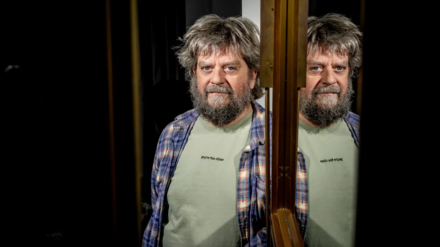 Anders Lund Madsen fortæller nu ærligt i podcasten 'Et kapitel for sig' om forholdet til sin afdøde bror, Peter Lund Madsen.