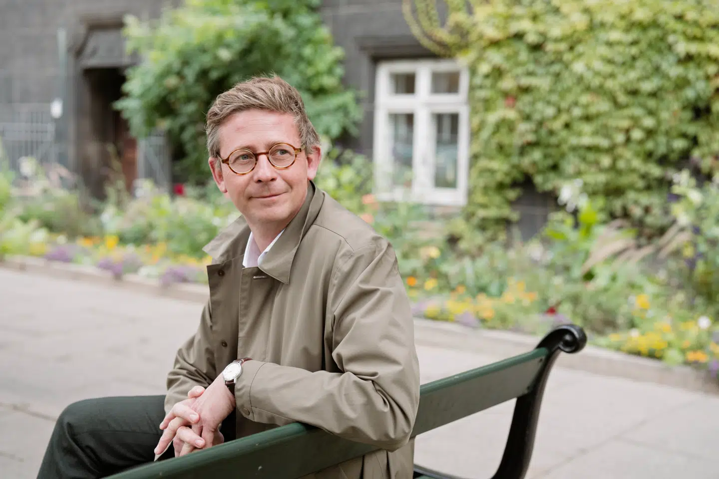 Ifølge administrerende direktør i Danske Advokater Karsten Lauritzen er det på tide, at regeringen lader flere advokater komme til fadet.