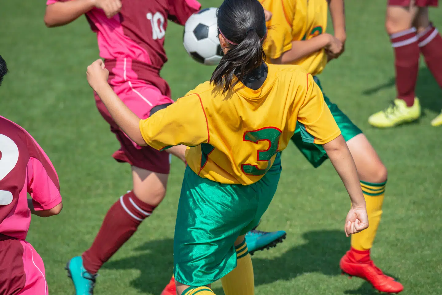 Når kvindelige sportudøvere får skader, er belastningen på muskler, sener og ledbånd mere end tre gange så høj under menstruationsperioden, viser data. Foto: Adobe Stock