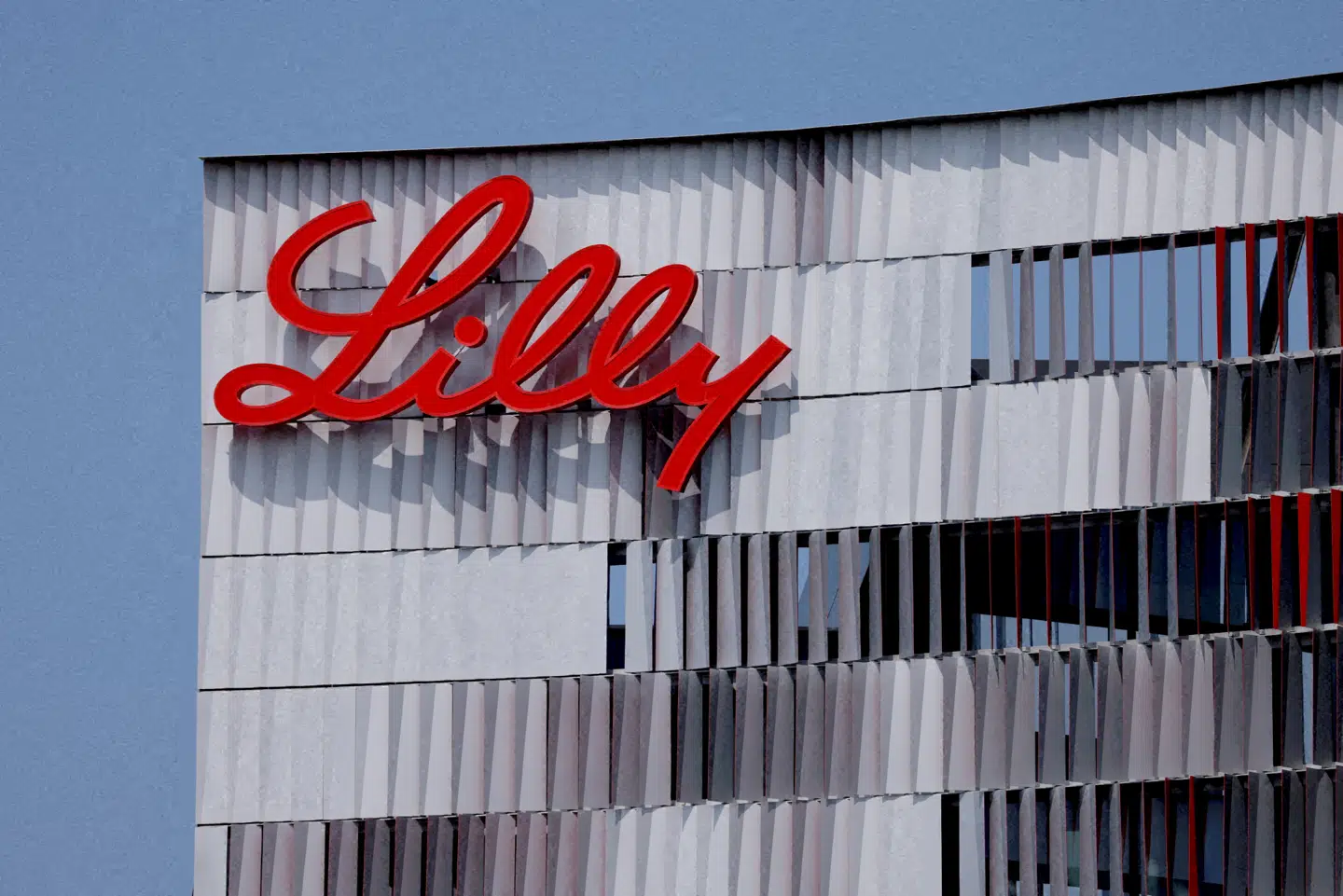 FILE PHOTO: FILE PHOTO: The Eli Lilly logo is shown on one of the company's offices in San Diego, California, U.S., September 17, 2020. REUTERS/Mike Blake/File Photo/File Photo