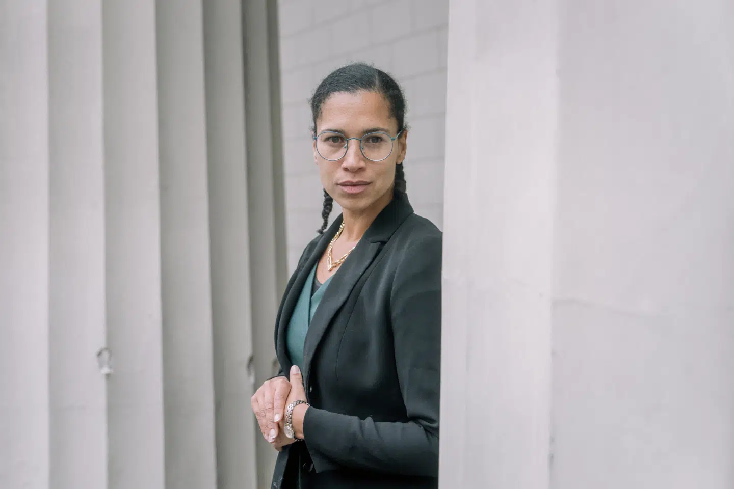 Det er Nina Palesa Bondes indtryk, at landets kommuner bruger anseelige midler på at fremme diversitet. Men virkeligheden er, at indsatsen ikke gælder for danske jøder, hvis de bliver nødt til at gemme sig væk af frygt for antisemitisme og vold.