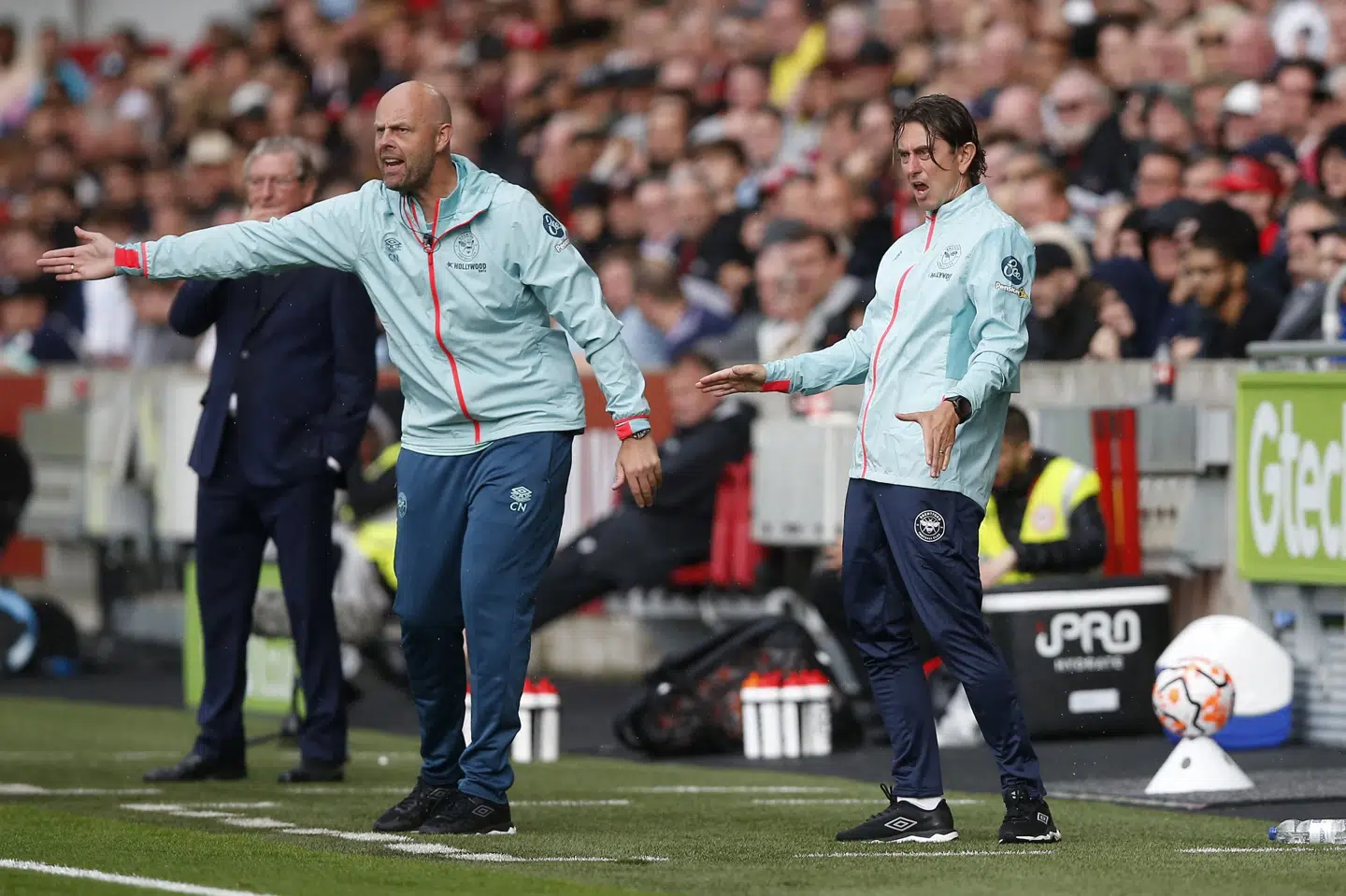 Claus Nørgaard (tv.), der var assistenttræner for Thomas Frank i Brentford, bliver ny cheftræner i Vejle. (Arkivfoto).