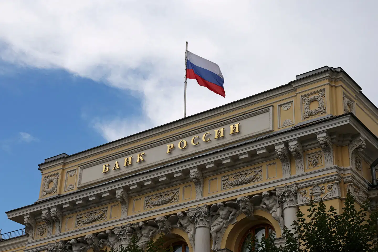 Ruslands centralbank, som ligger i Moskva, vil kræve erstatning for de midler, der er indefrosset i Europa, samt den fortjeneste, som banken er gået glip af som følge af indefrysningen. (Arkivfoto).