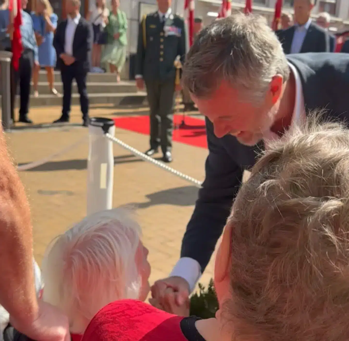 Kong Frederik under gensynet med Gerda Thaysen.