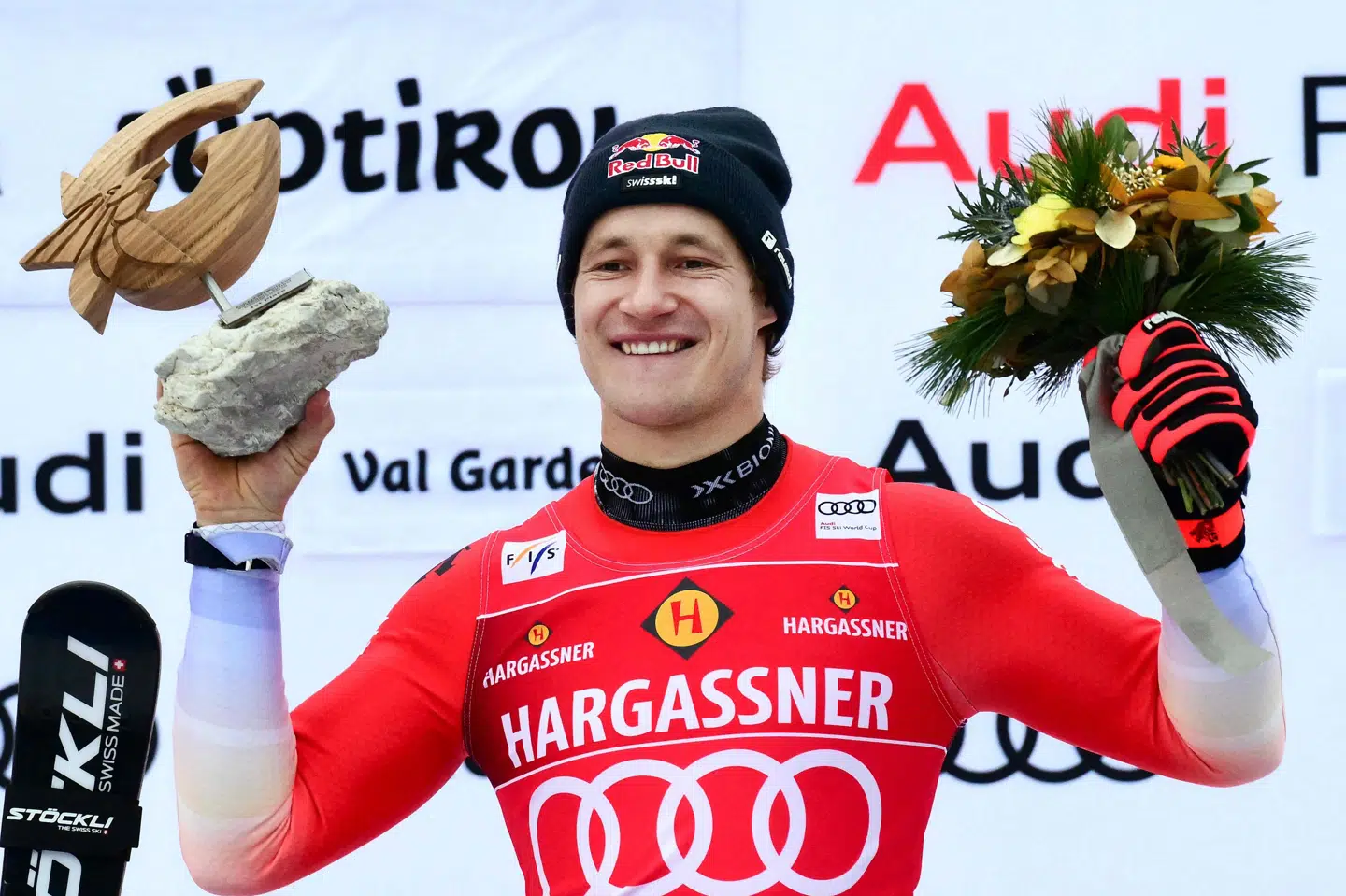Schweiziske Marco Odermatt tog torsdag sin 50. World Cup-sejr i karrieren under herrernes styrtløb i Val Gardena i Italien.