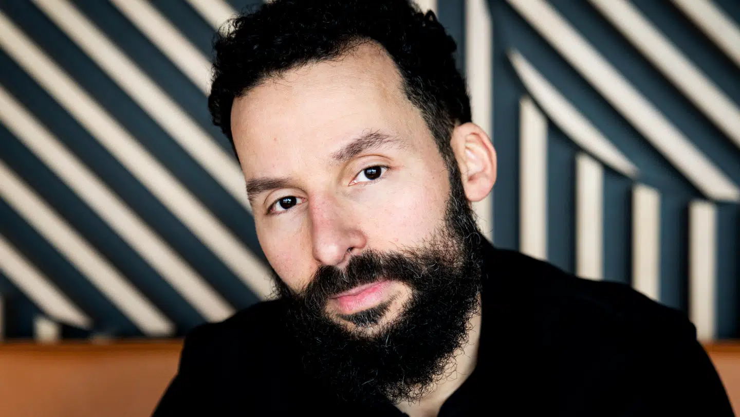 Isam B. opfordrer nu landets politikere til at 'tage fat dér, hvor problemerne reelt opstår - og gennemføre de nødvendige strukturelle forandringer, der kan skabe et mere retfærdigt samfund' i stedet for give muslimerne skylden for alle problemer i Danmark.