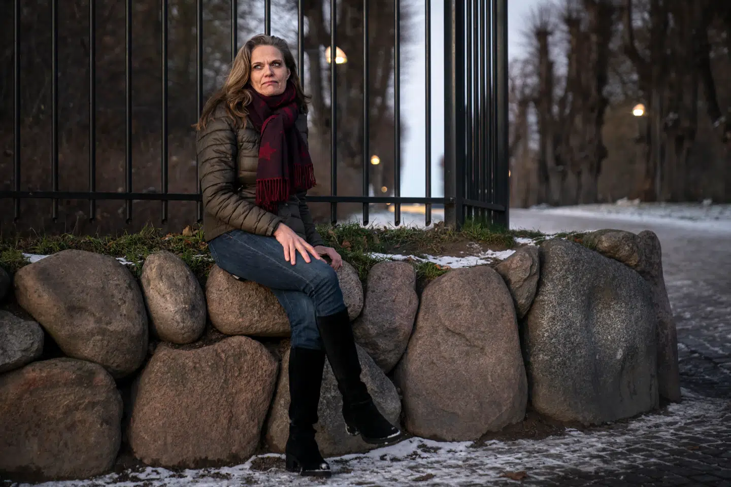 Allerede Grundtvig og Kierkegaard forudså, hvad maskinen kunne gøre ved menneskesindet, skriver Sørine Gotfredsen. I dag kan mobiltelefonen og internettets muligheder tage pusten fra os.