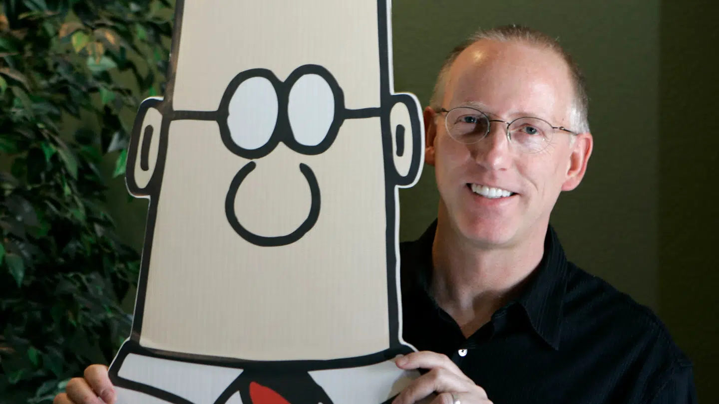 Scott Adams med karakteren 'Dilbert'.