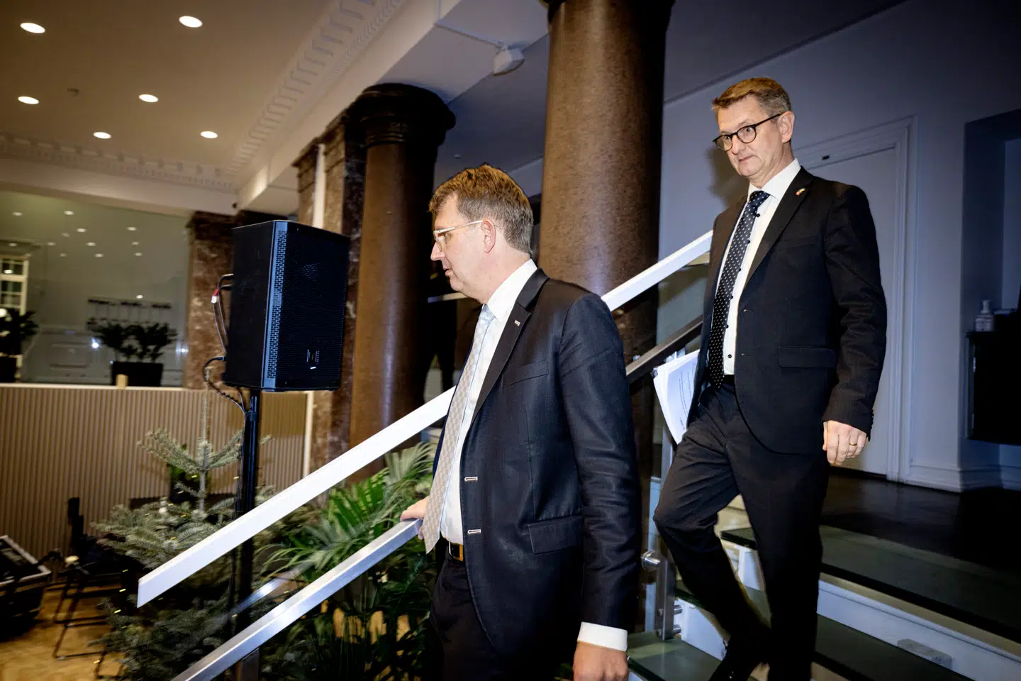 Forsvarsminister Troels Lund Poulsen (V) og minister for samfundssikkerhed og beredskab Torsten Schack Pedersen (V) holdt torsdag aften pressemøde om cyberangreb i Danmark.